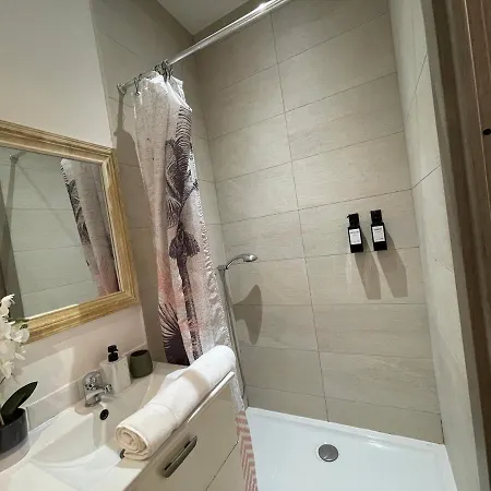 Charming Haven In Апартаменти Антіб