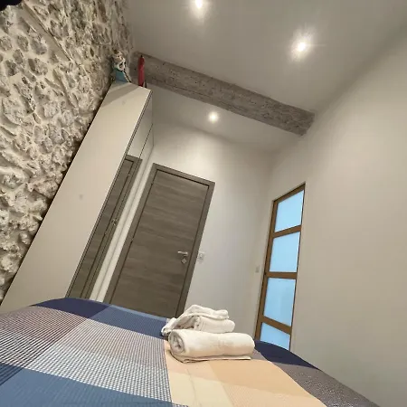Апартаменты Charming Haven In *